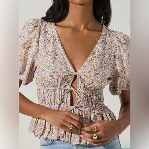 Like new ASTR the Label floral tie front puff sleeve top